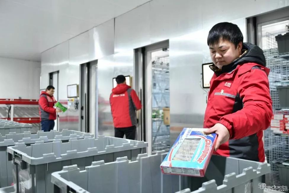全国首个电商冷库货到人拣选系统在京东物流武汉亚一投用，拣货效率提高3倍以上