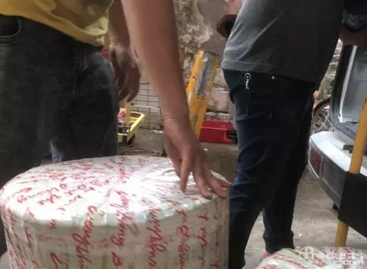 快递员眼里的罪与罚，一刀切与不听解释！