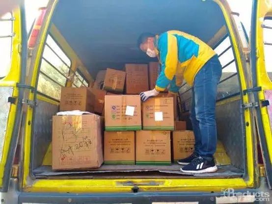 电商大作战： 阿里补物流，拼多多贴商家