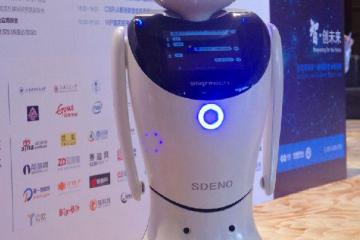 人民网党政服务机器人在“中国人工智能峰会”首次亮相