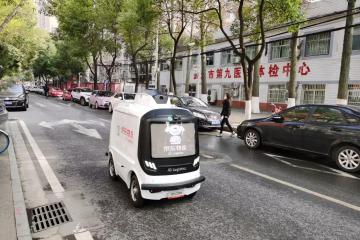 机器人助攻防疫战，京东物流完成武汉智能配送第一单