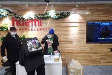 复工首日众生相：降薪、自制口罩、自己带饭