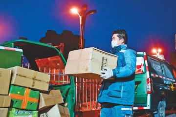 人民日报点赞快递小哥：抗击疫情，你们是战士