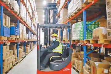 打通堵点，放开货运物流限制