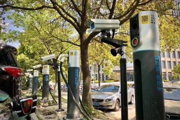 一掷就是几十亿，充电桩是“新基建”，但是不是好生意？