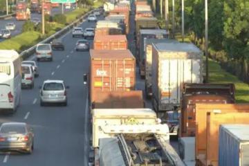 高速收费后上海港部分集卡停车歇业，背后原因需要深思