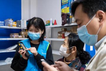 丰巢坚持收费，小区门脸房却火了：超百万人申请加盟菜鸟驿站