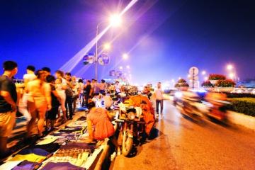 开始提倡“地摊经济”？实体店将再受冲击？店主：生意又不好做了