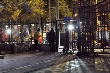 这些小区还禁止快递人员车辆进入，冬天取件太费劲了