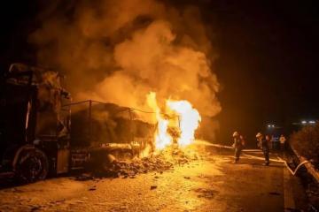 又一辆快递车高速自燃！这类物品不能收......