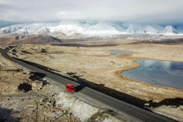 快递“围墙”外，巨头来敲门