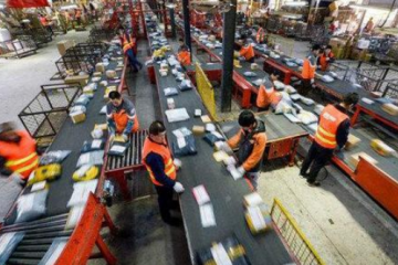 拥有30万员工的快递巨头，突然卖给马云，快递女王套现146亿离场