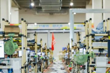 @跨境商家 芭比周边全球卖爆了 发货找菜鸟国际快递“晚到必赔”
