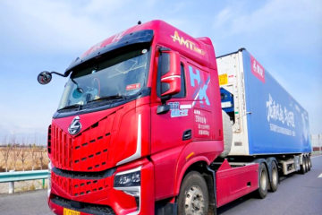 动力强、气耗低！乘龙HK LNG牵引车丝路长测显实力