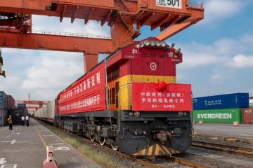 首批900台！中国物流中欧班列重点项目助力中国汽车“走出去”