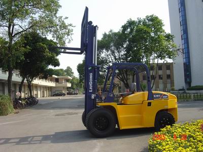 柳工7吨内燃平衡重叉车